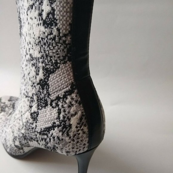 New STEVE MADDEN Black White stretchable fabric boots - Picture 4 of 4